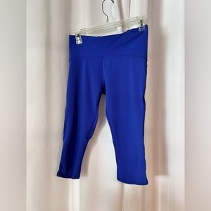 Lulu lemon 🍋 Blue Capri light fabric sz 8